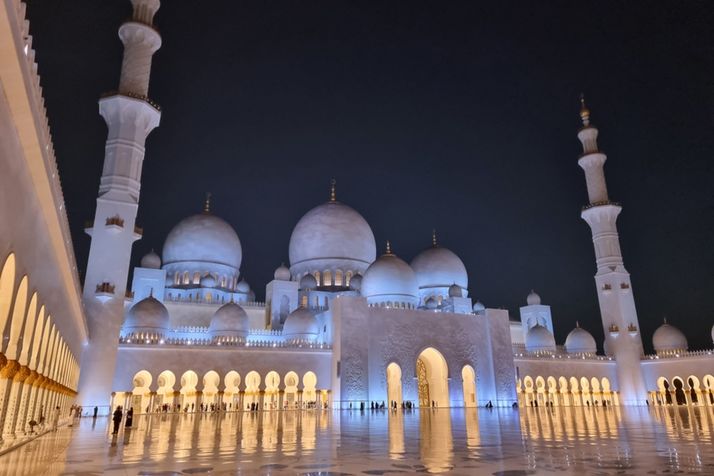 Sheikh Zayed Grand Mosque at night, Abu Dhabi